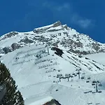 Beautiful 3-room Ski-in Ski-out Cervinia 布勒伊-切尔维尼亚