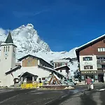 Beautiful 3-room Ski-in Ski-out Cervinia 公寓